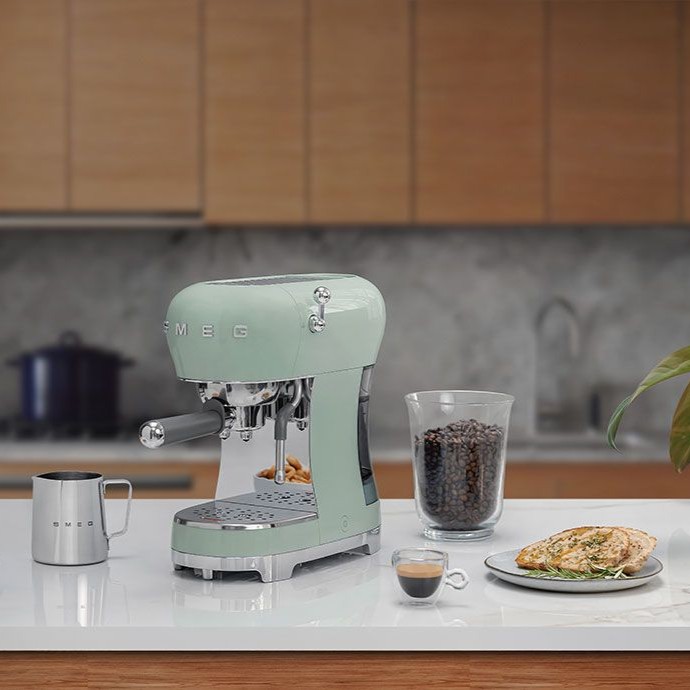 SMEG ECF02CREU Espresso Coffee Machine (Cream)