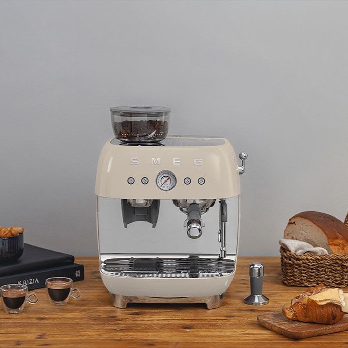 SMEG EGF03WHEU Espresso Manual Coffee Machine, 50's Style (White)