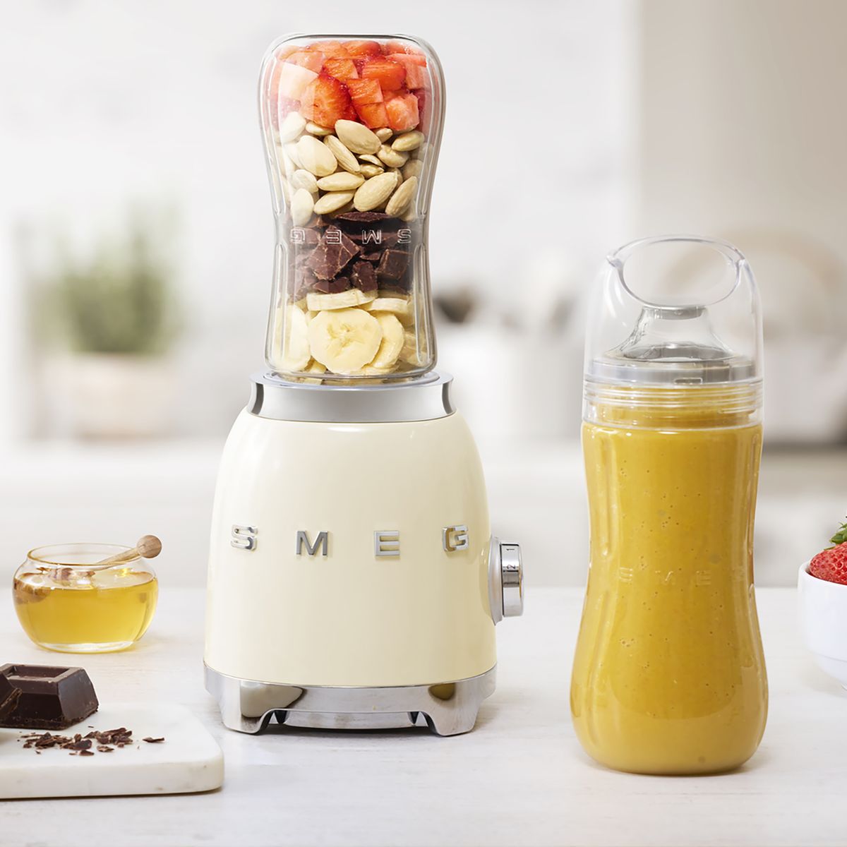 SMEG PBF01WHEU Personal Blender, 50's Style (White)